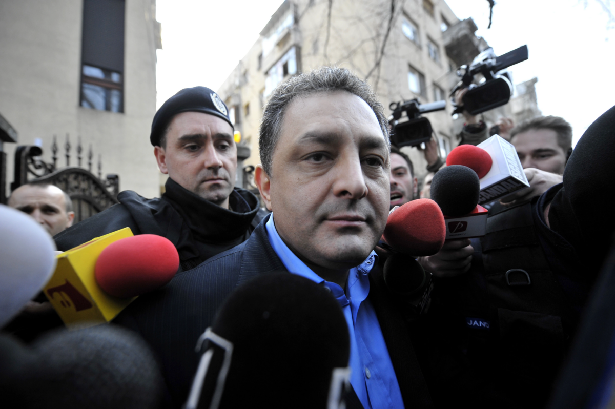 Vanghelie nu mai are bani pentru facturile la lumină. Judecătorii îl pot lăsa pe întuneric