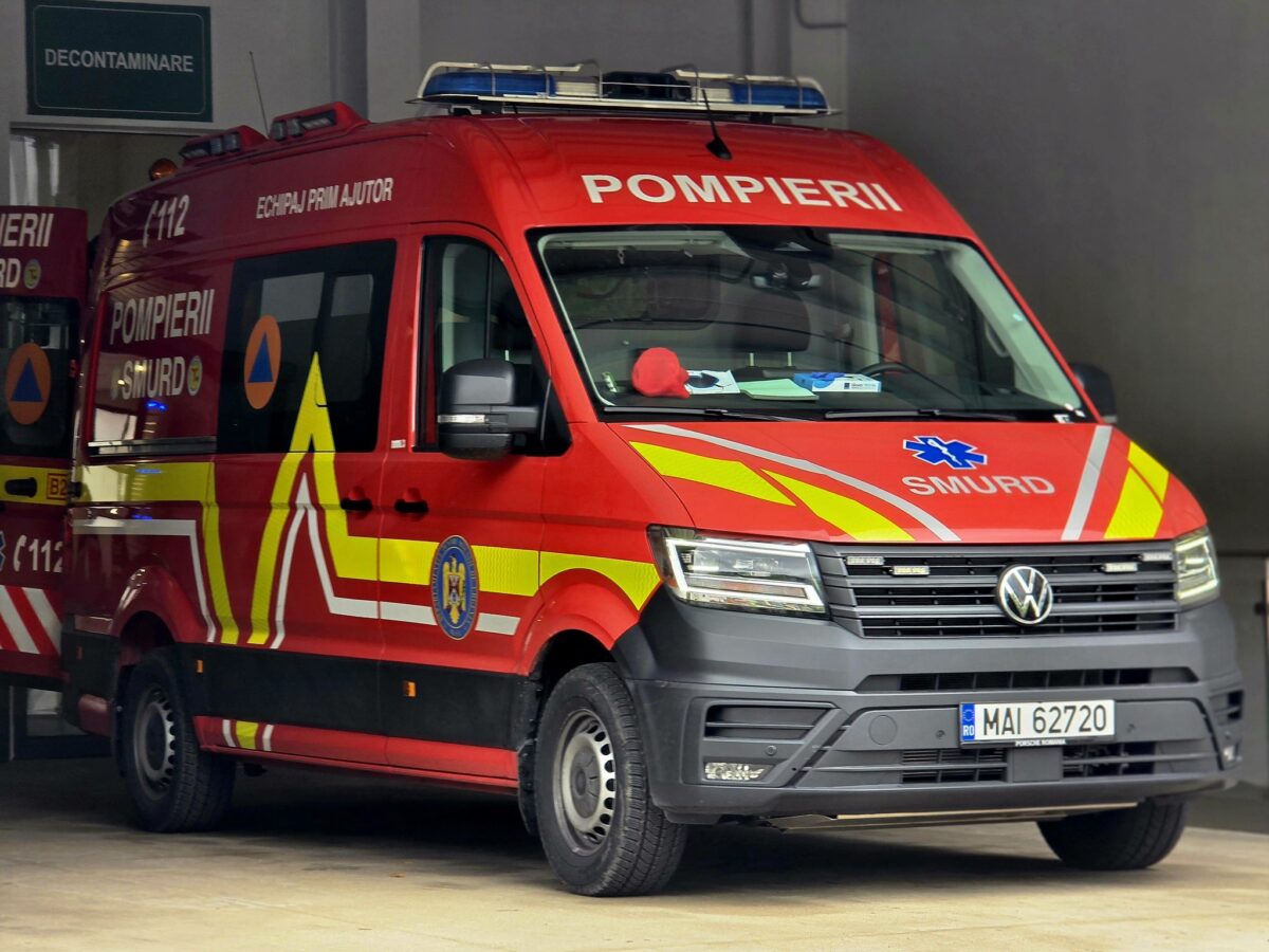 Incendiu puternic la o clădire de locuințe din Brașov. Zeci de persoane au fost evacuate