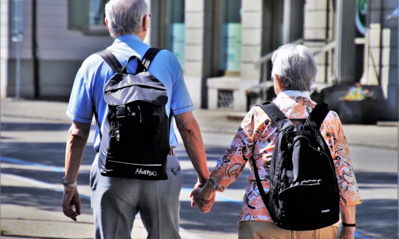 Românii care vor să iasă mai repede din câmpul muncii, nevoiți să scoată mai mulți bani din buzunar. Ce se schimbă din iulie
