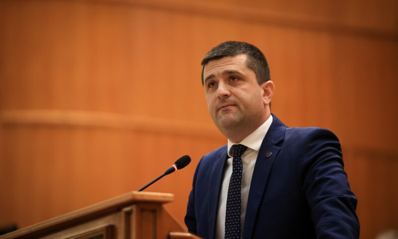 Scandal în jurul Programului SAFE. Acuzații de înaltă trădare la adresa ministrului Radu Miruță