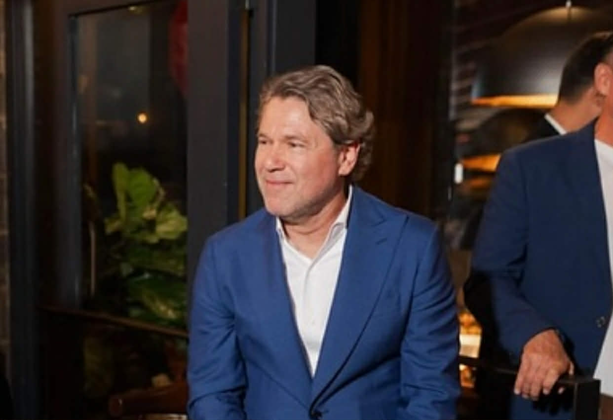 Florin Răducioiu și Andreea Albăstroiu, din nou împreună. Cei doi au dat uitării certurile din trecut