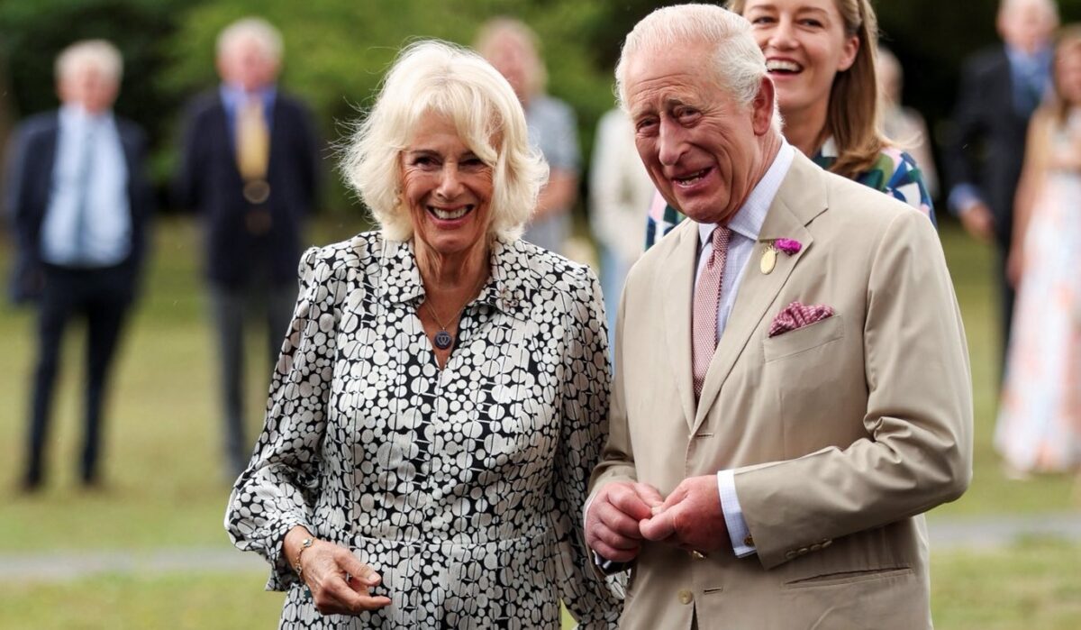 Mesaj simbolic ascuns în felicitarea de Crăciun prezentată de Regele Charles și Regina Camilla