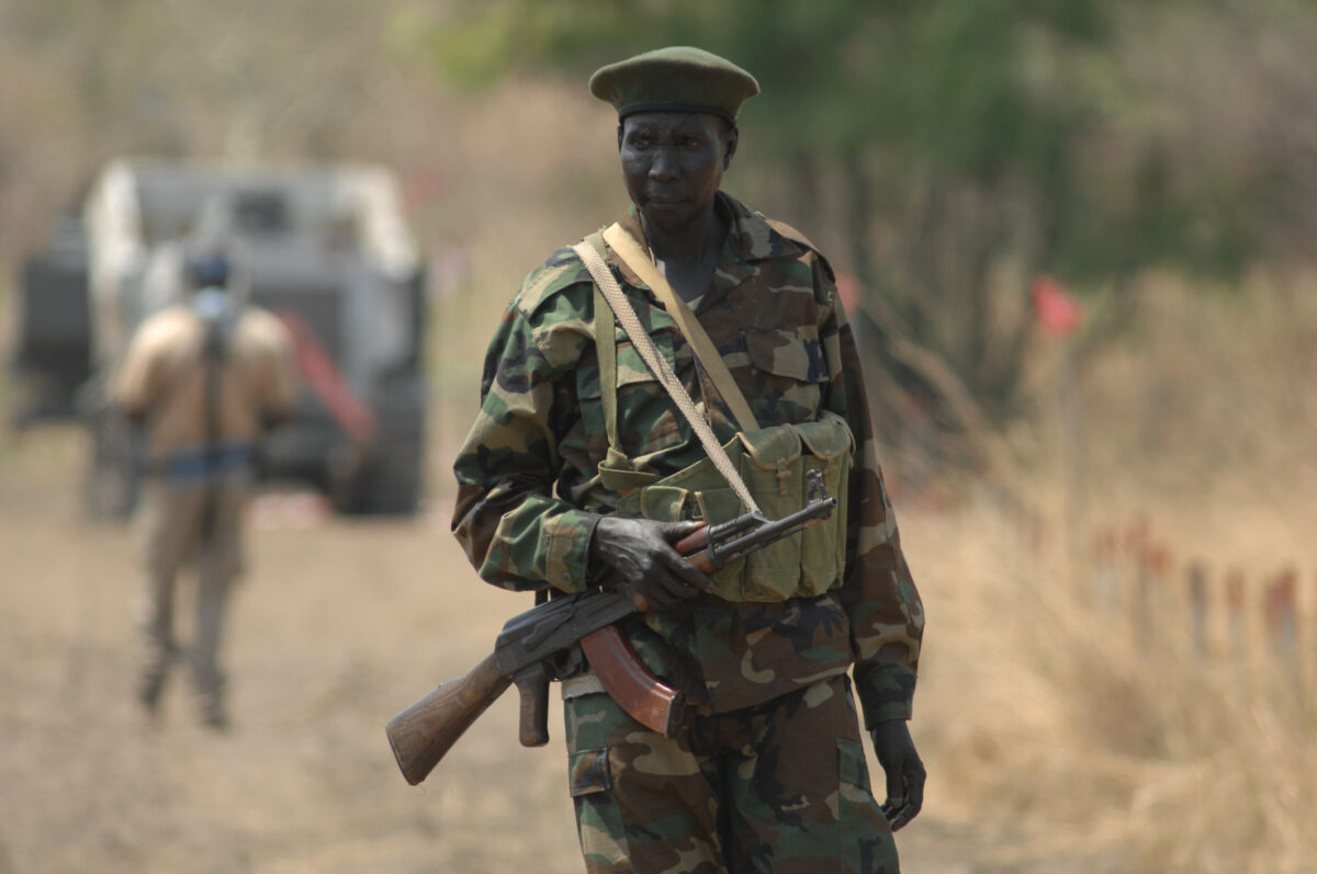 Atrocitățile din Sudan declanșează reacții dure. Patru comandanți, sancționați de Regatul Unit