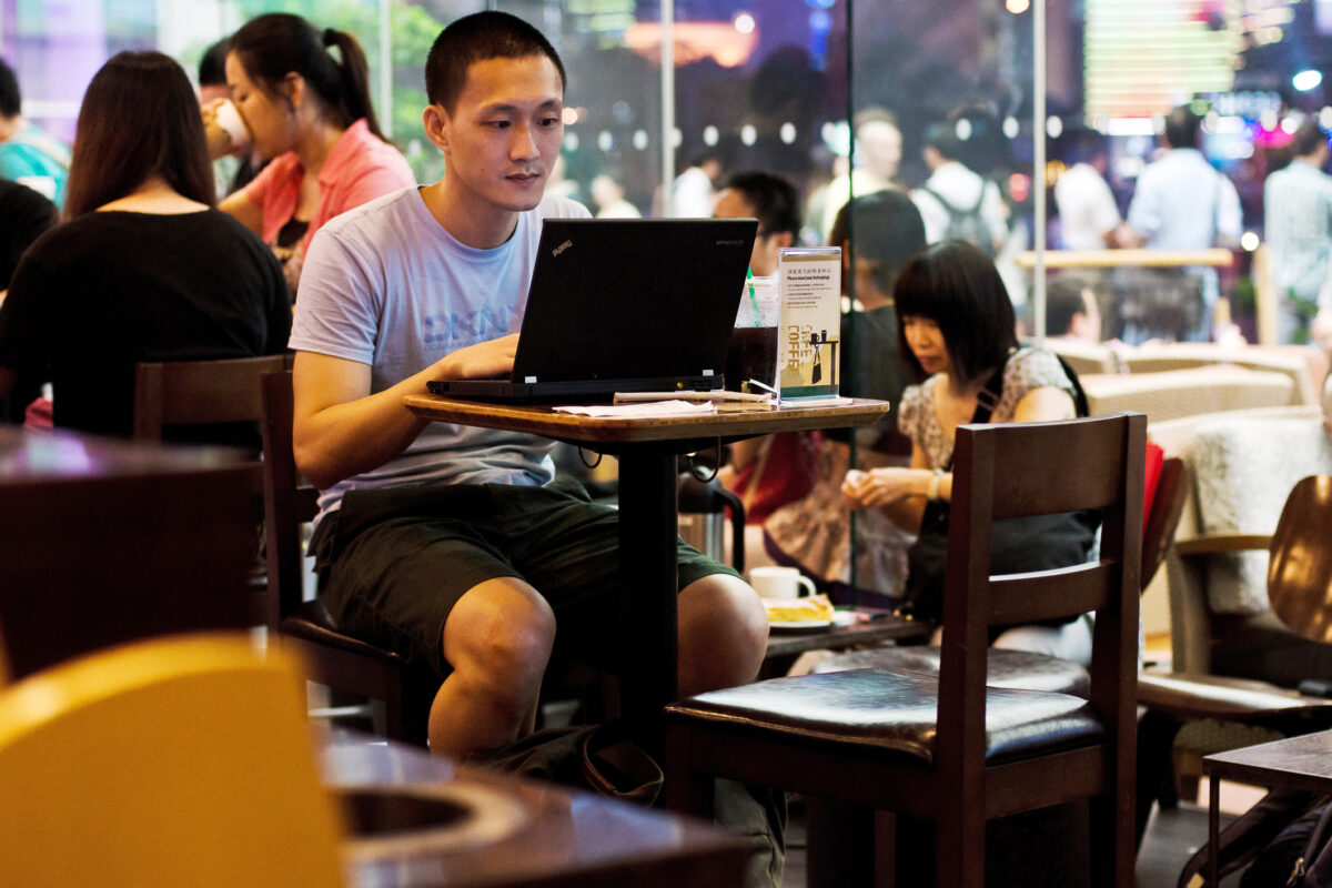 Coreenii transformă cafenelele Starbucks în birouri complete. Compania a spus „stop”