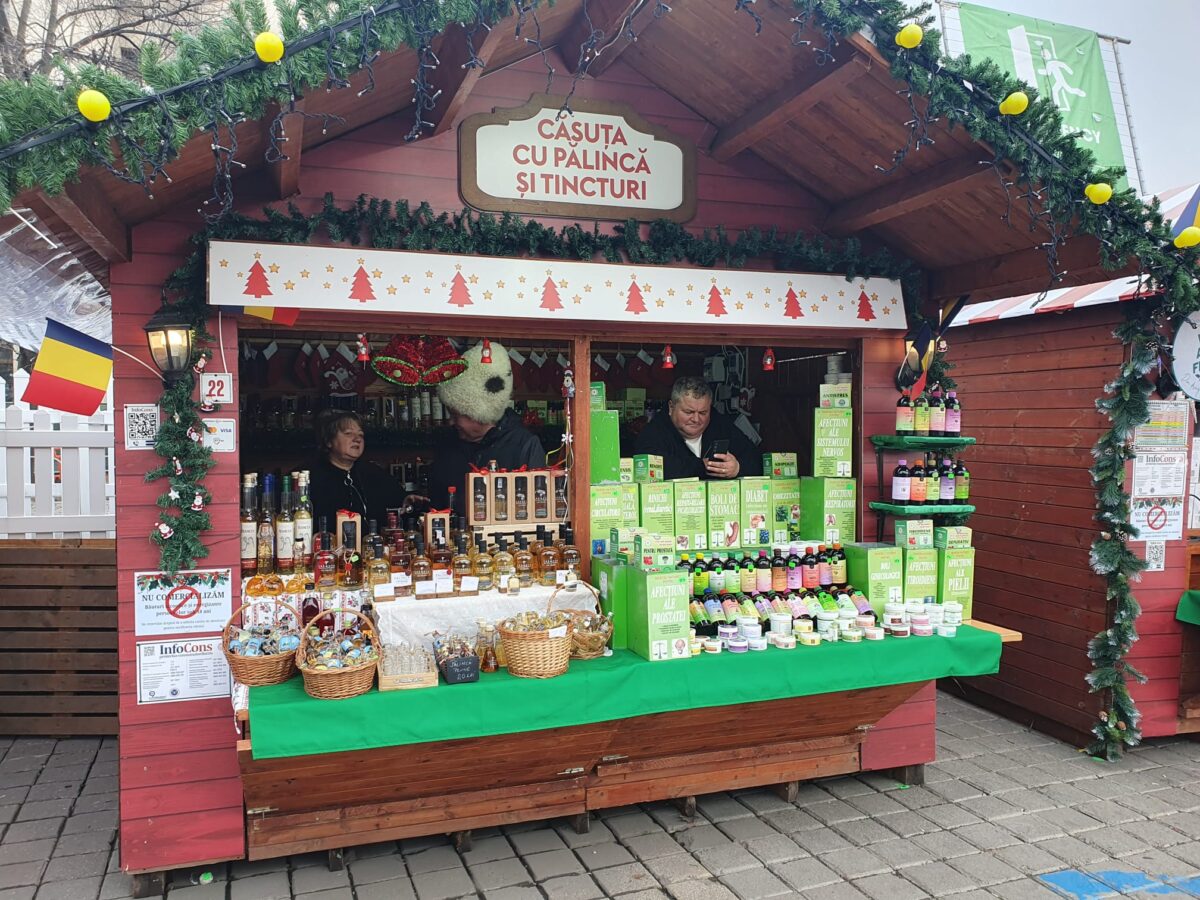 De la poalele Apusenilor, în Piața Constituției. Cum a ajuns Marius Țirban să-și vândă plantele de leac la Târgul de Crăciun. Exclusiv