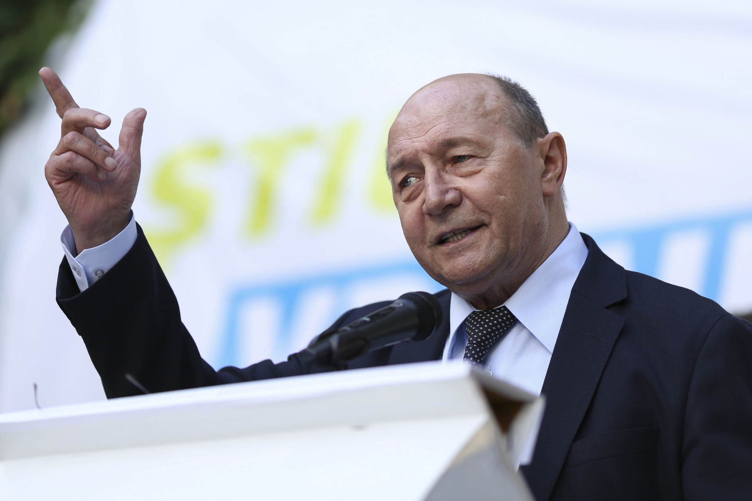 Traian Băsescu, acuzat de Varujan Vosganian că „își rescrie propriul rol” în criza economică