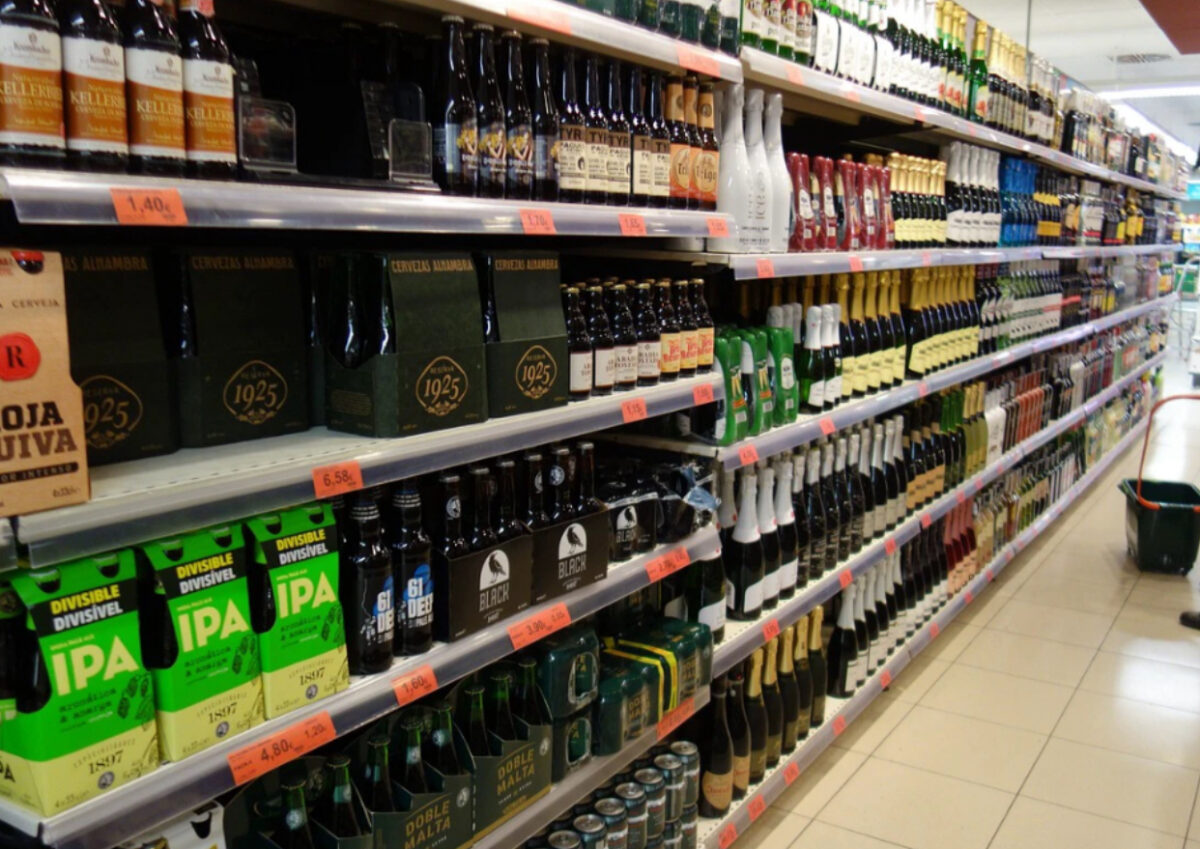 Majorarea accizelor aduce prețuri mai mari la benzină, motorină, băuturi alcoolice și țigări, din 2026