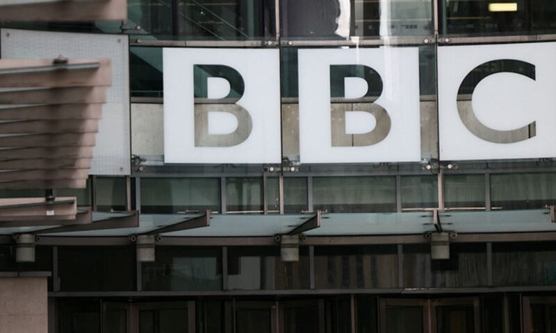 Peste 500.000 de britanici au renunțat la taxa TV. BBC răspunde cu o nouă campanie care sună a disperare