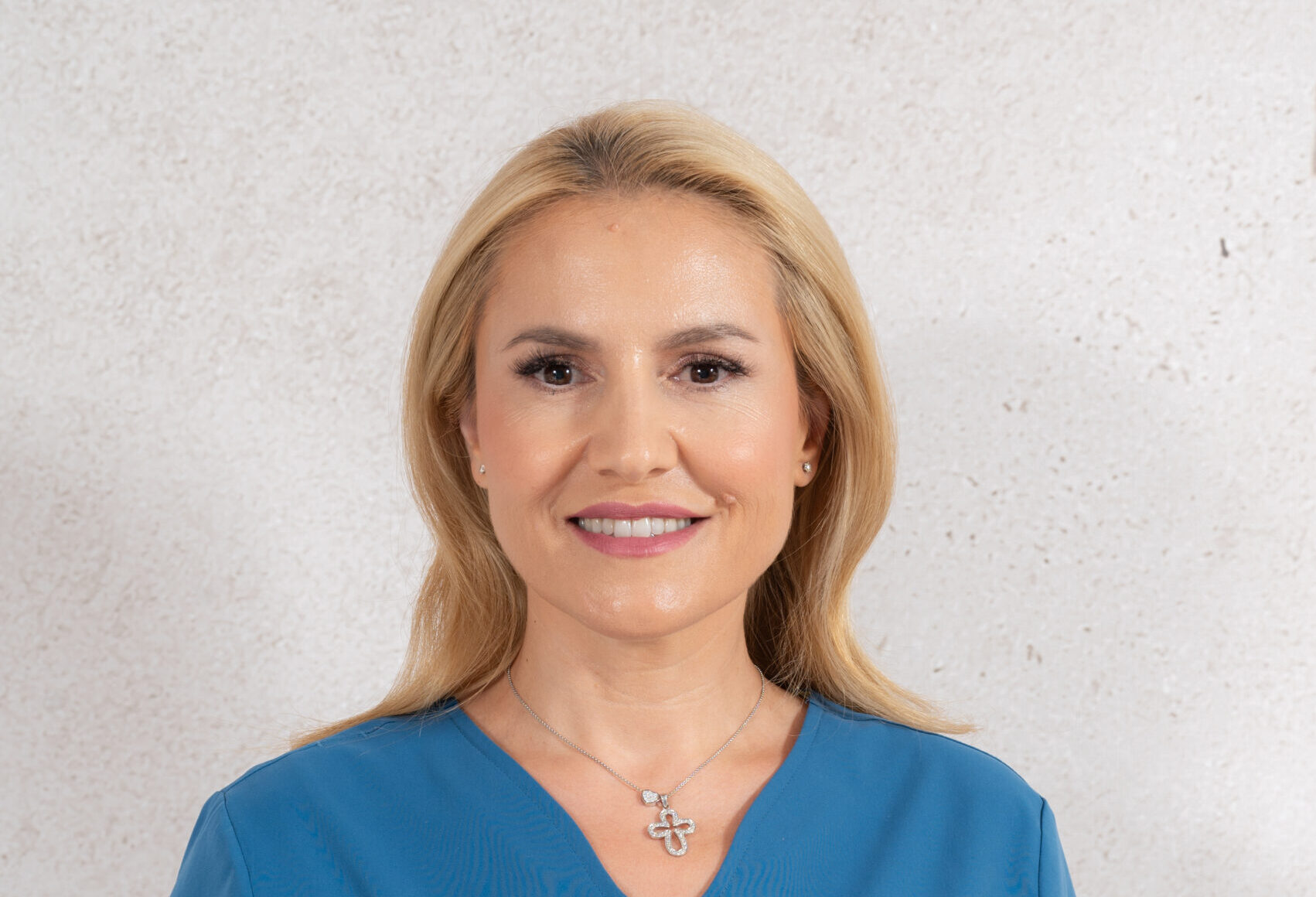 Fiecare zâmbet are povestea lui! Dr. Teodorina Secară aduce un plus de valoare stomatologiei din București