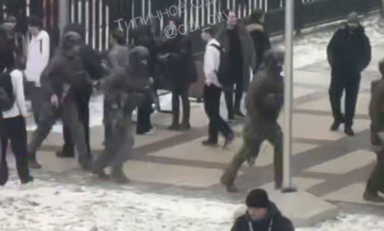 A vrut să se răzbune pe profesoară. Un copil a fost ucis, iar alţii trei, răniţi, într-o şcoală de lângă Moscova