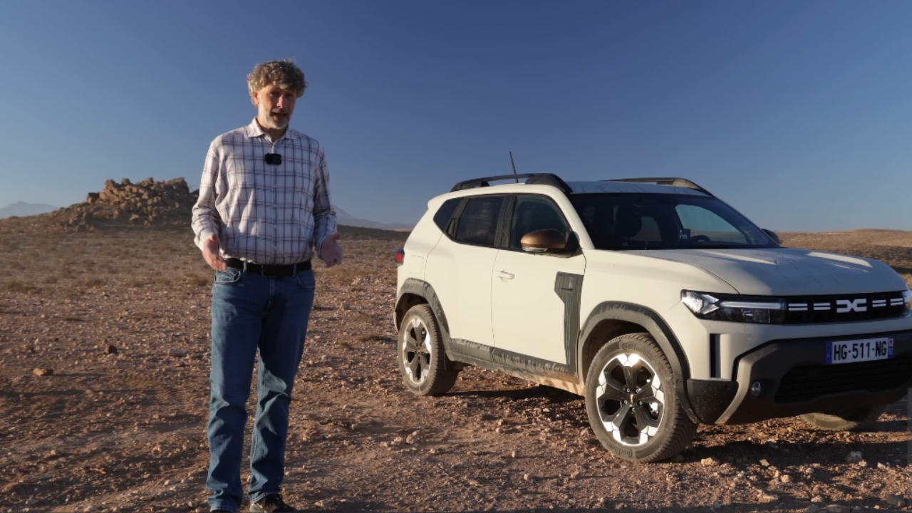 Noul model Dacia Duster stârnește admirația pasionaților auto. Un jurnalist din Olanda, fascinat de mașină