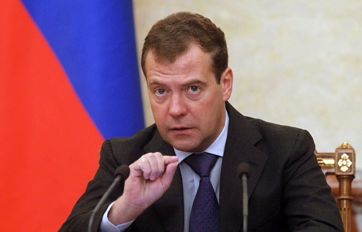 Dmitri Medvedev: Rusia ar putea justifica războiul dacă UE va confisca activele ruseşti îngheţate