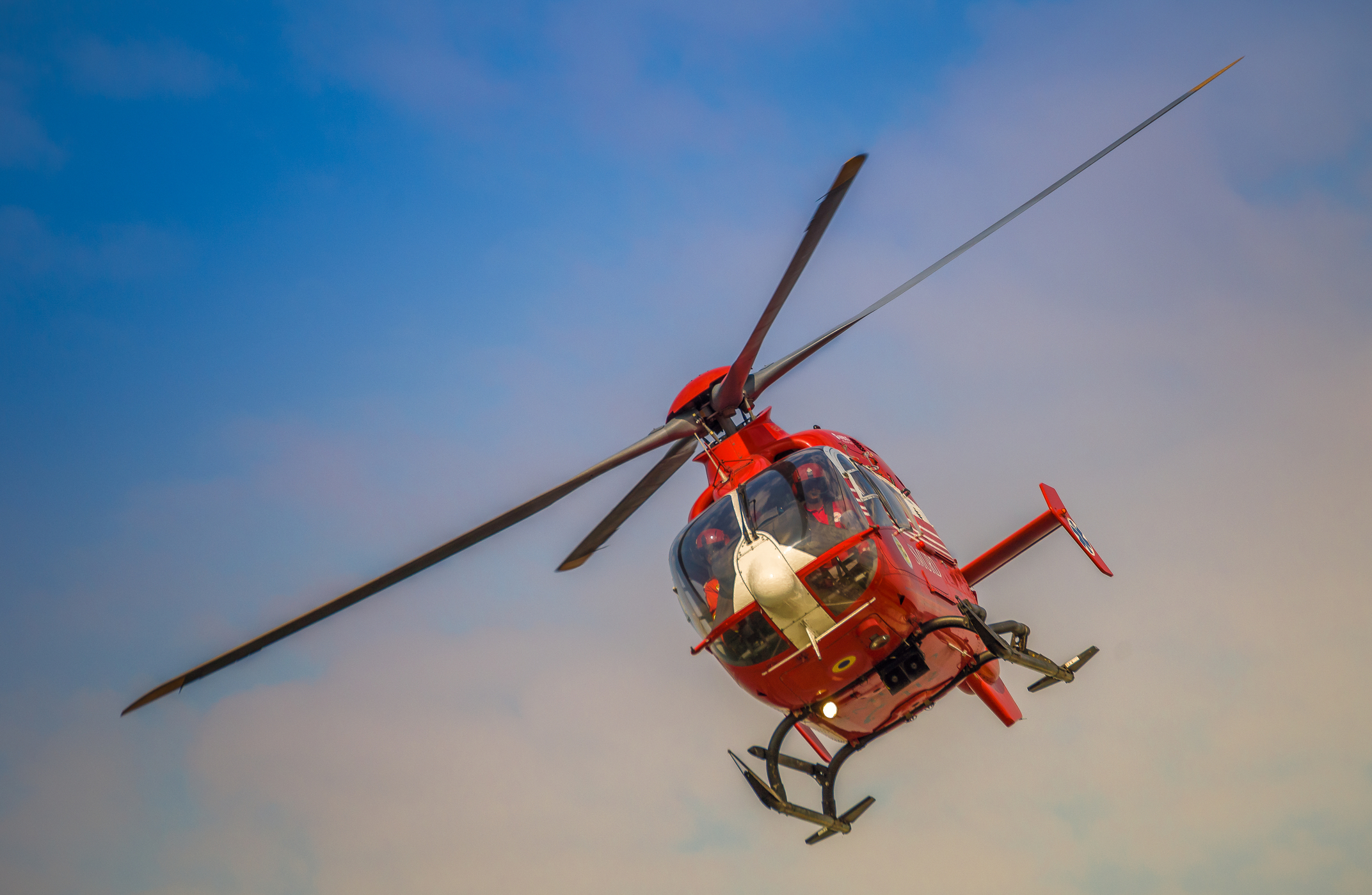 Ambuteiaj pe DN2A. Două mașini implicate într-un accident, o victimă încarcerată