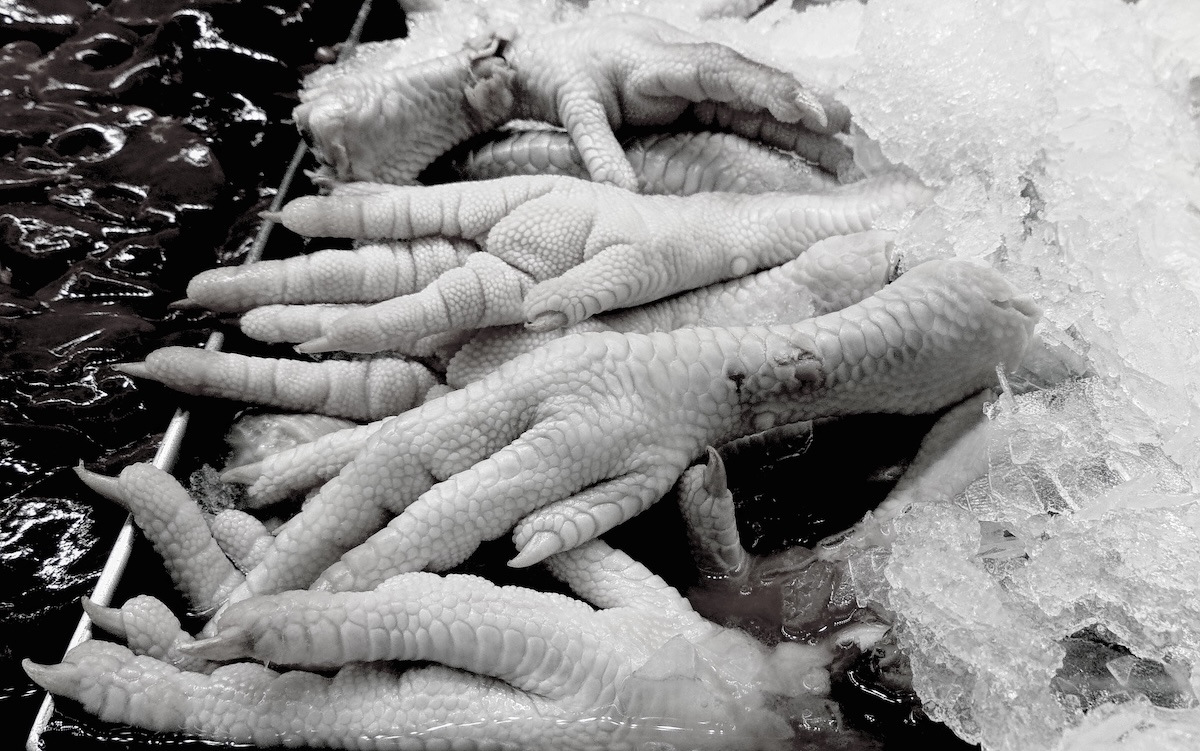 7 Decembrie 1989. O zi cu abundență statistică, „vremea care se încălzește”, cozi la cinema și teatru „la palton”. Ultimele 30 de zile ale comunismului