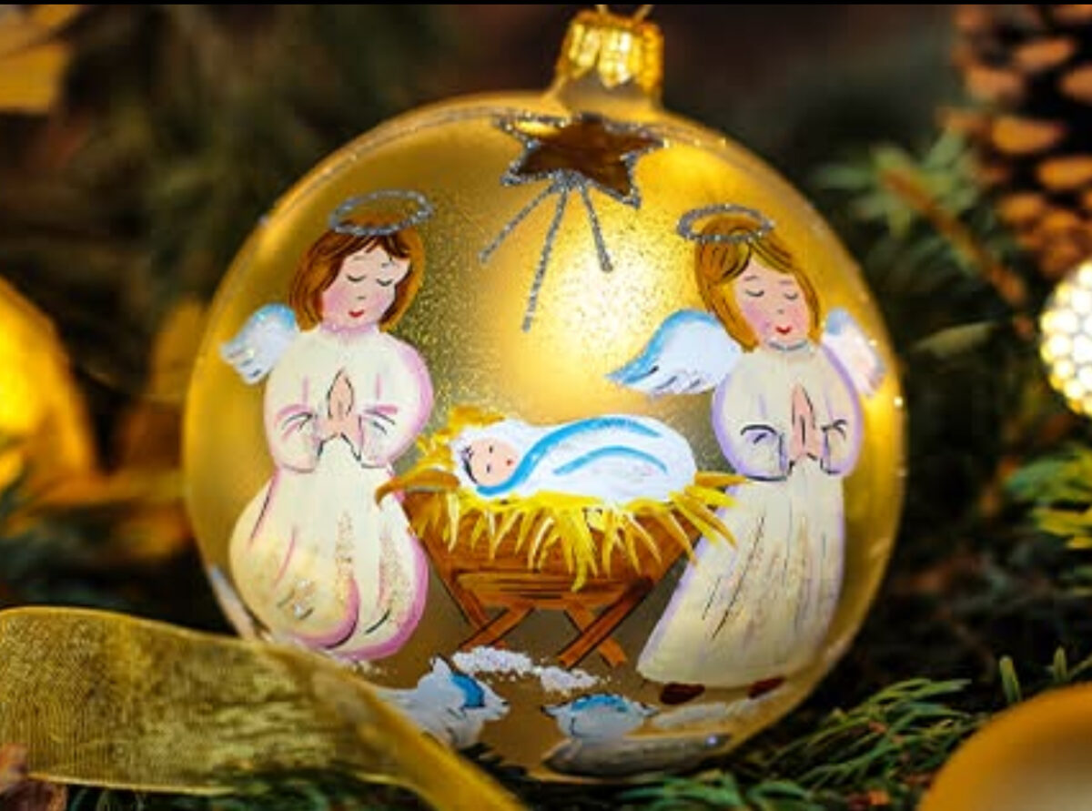 Globurile de sticlă, o raritate pe piața acaparată de chinezării. Meșteșugul, readus la viață de un clujean