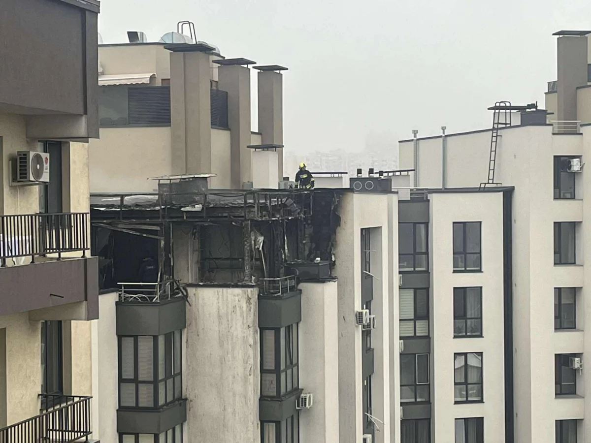 Clipe de panică în Chișinău. Bloc cu 15 etaje cuprins de flăcări, nouă echipaje la fața locului. Video