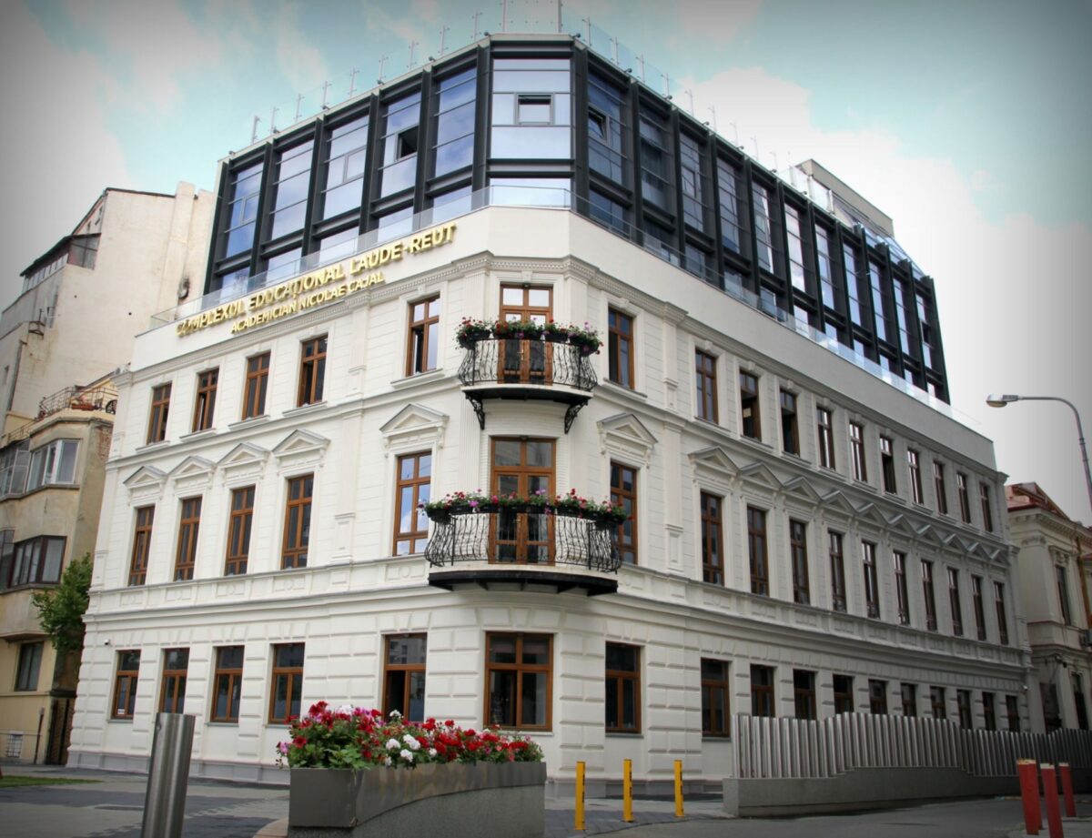 Complexul Educațional Laude-Reut lansează programul de burse „O șansă pentru viitorul tău” pentru elevii de clasa a VIII-A