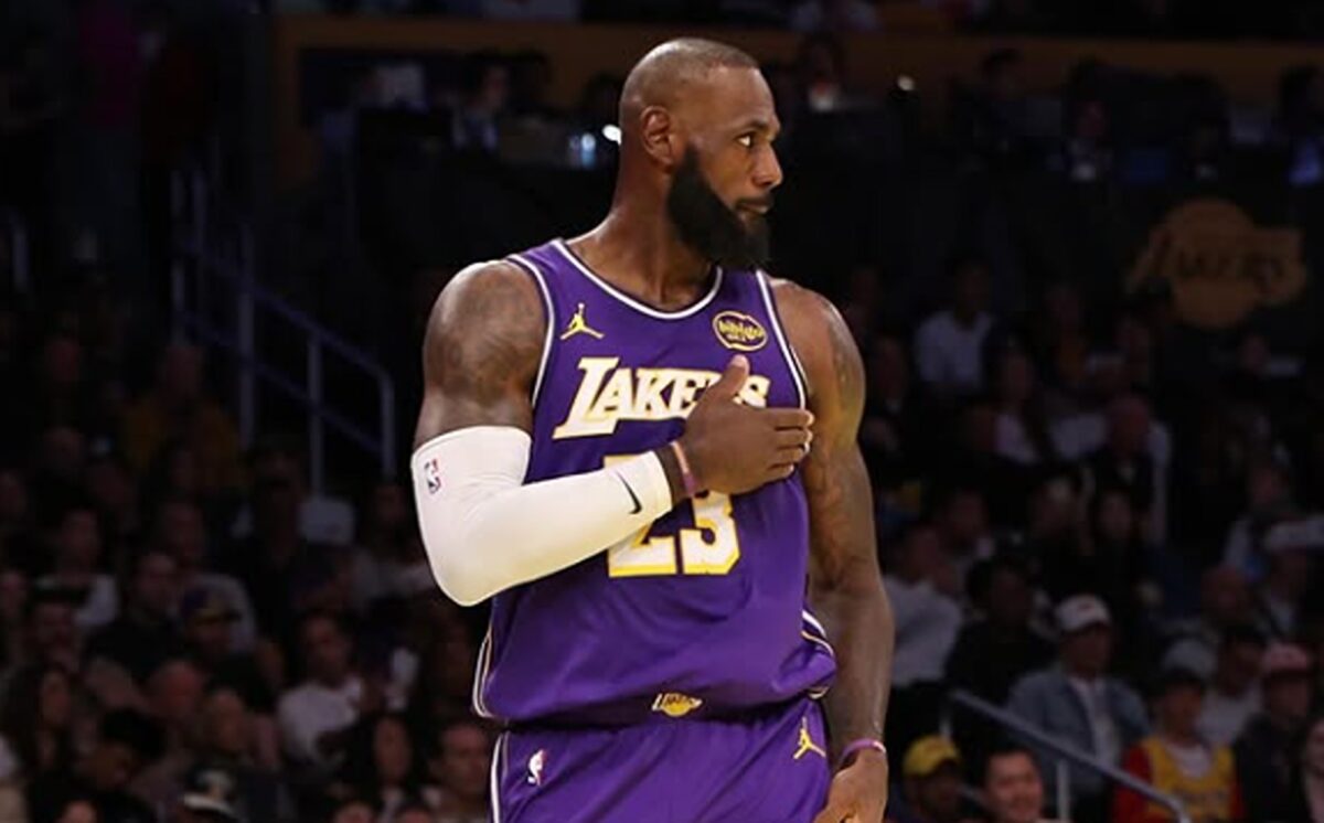 Record în NBA. LeBron James a încheiat o serie de 1297 de meciuri cu minimum 10 puncte