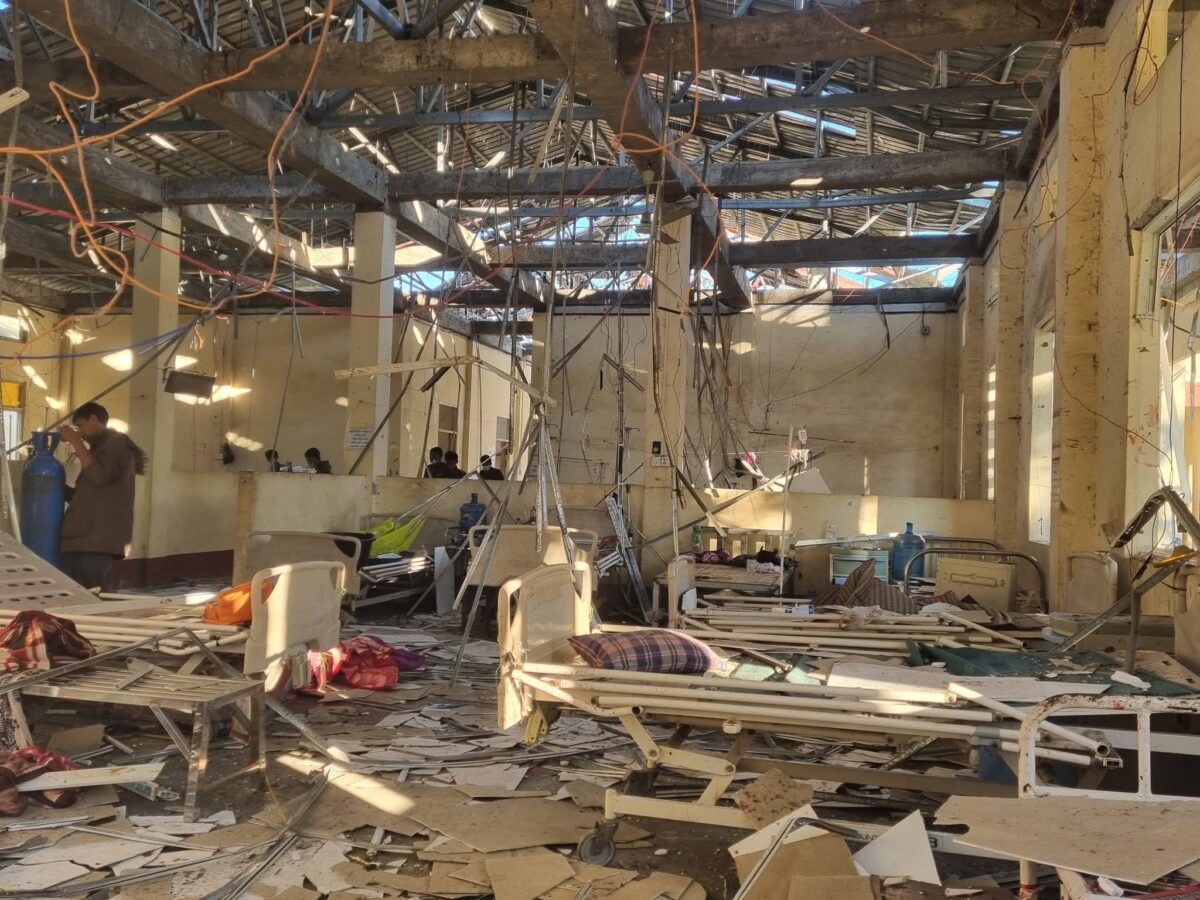 Atac aerian al juntei din Myanmar. Cel puțin 31 de persoane au murit într-un spital din vestul țării