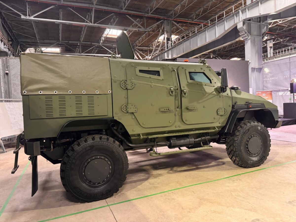 Primul vehicul blindat fabricat integral în România intră în faza de testare. Imagini cu VLAH