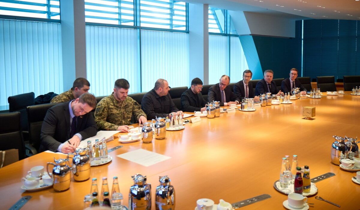 Zelenski, cinci ore de negocieri la Berlin: S-au înregistrat progrese, dar discuțiile continuă luni