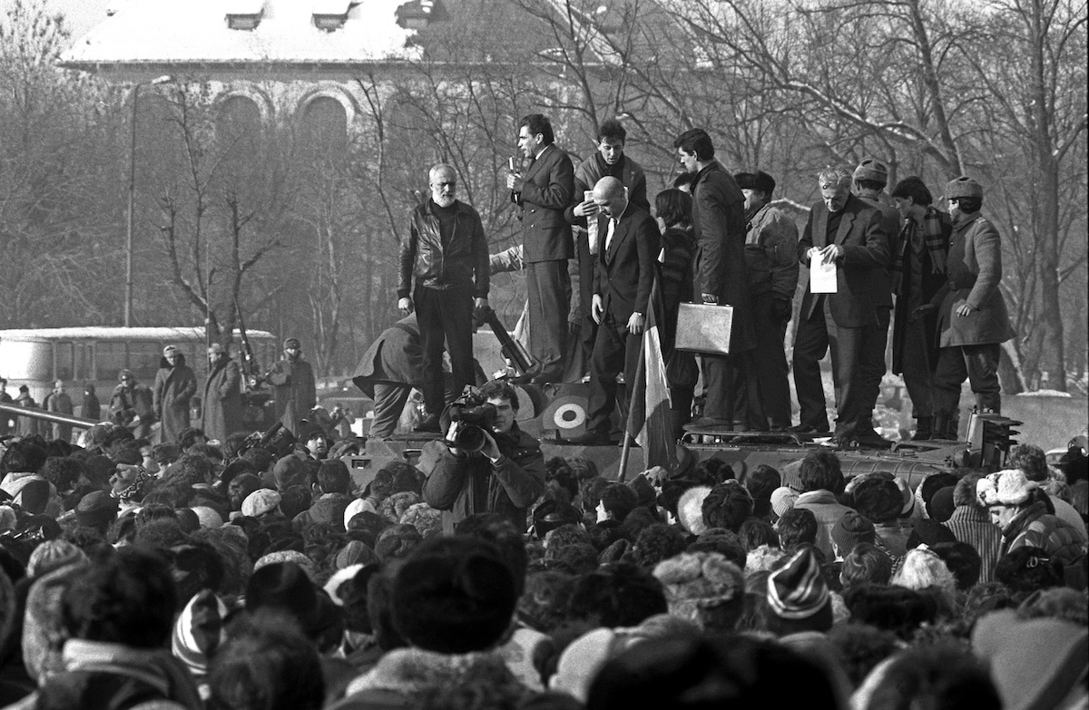 12 ianuarie 1990. Ziua în care Dumitru Mazilu a încercat să-l răstoarne pe Ion Iliescu. Bătălia dintre CIA și KGB