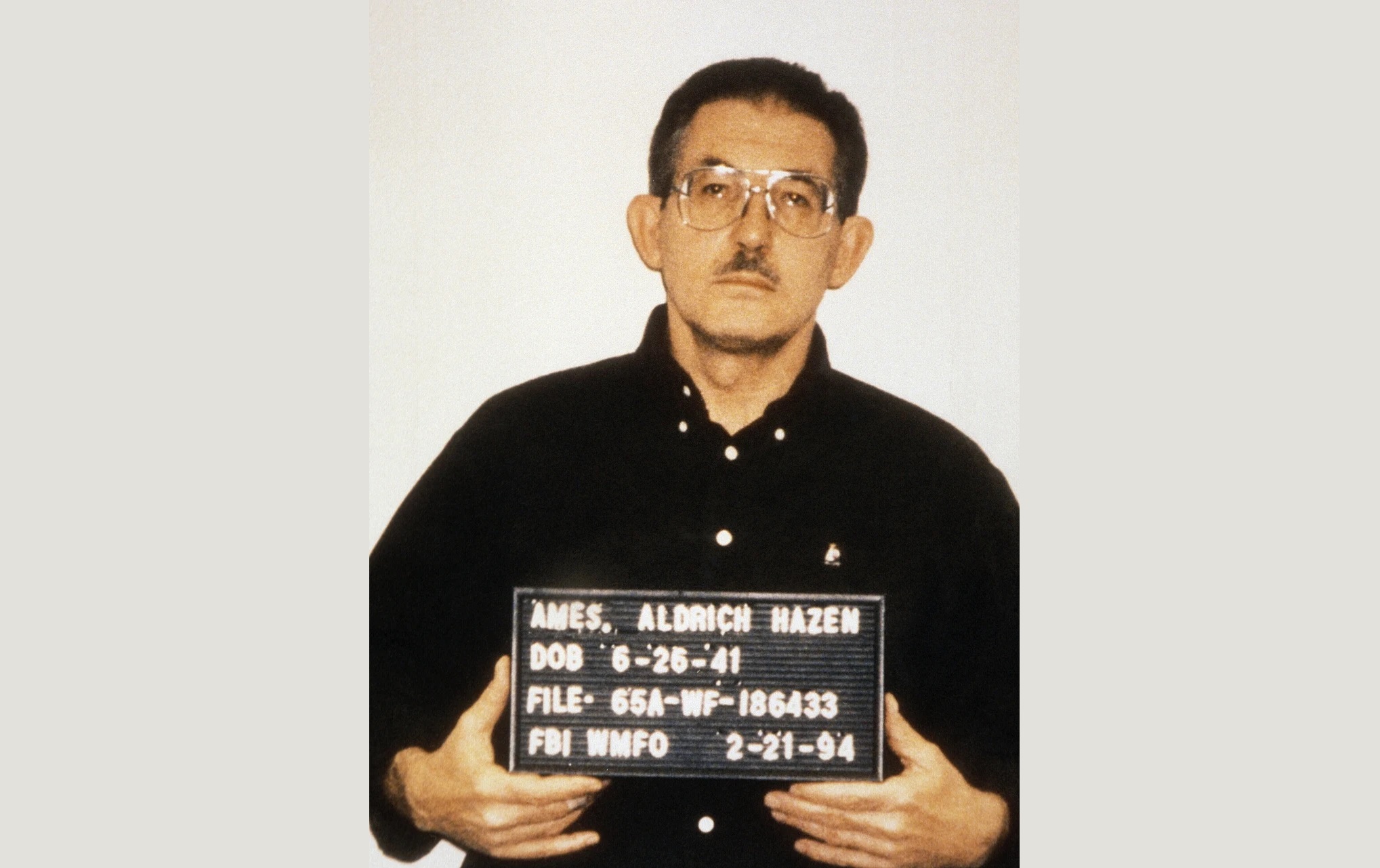 A murit Aldrich Ames, agentul dublu care și-a trădat colegii din CIA pentru o casă mai mare și un Jaguar