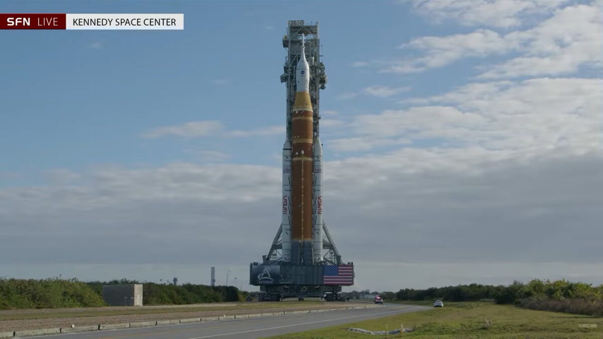 Mega-racheta NASA pentru prima misiune spre Lună după 50 de ani, Artemis II, gata de lansare