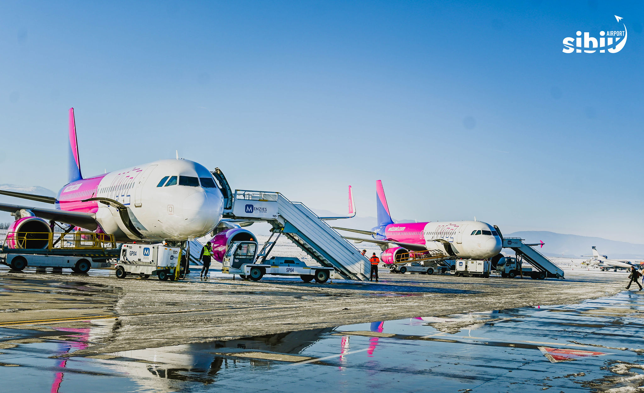 Incident la sol cu o aeronavă Wizz Air pe Aeroportul din Sibiu. Pasagerii au fost debarcați
