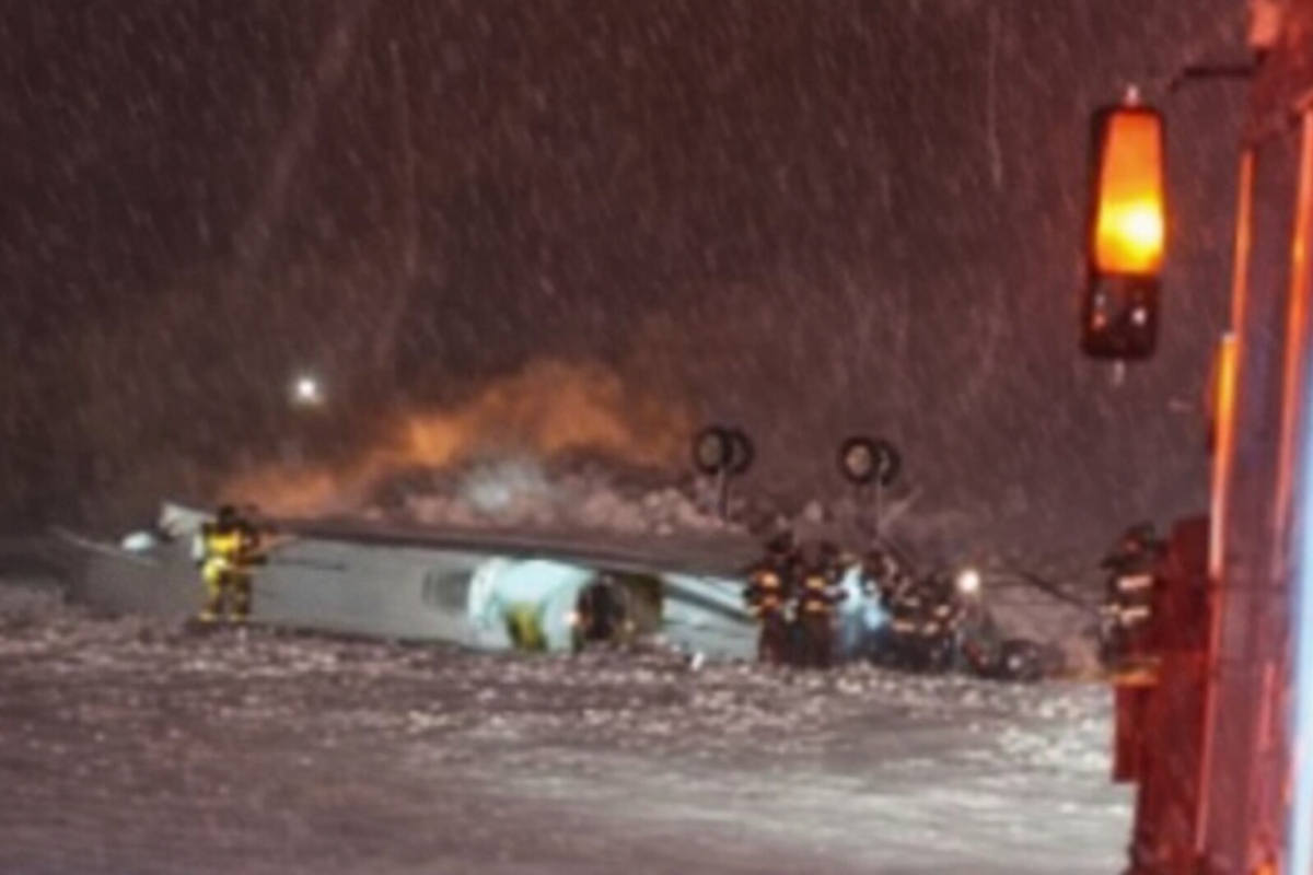 Avion răsturnat și cuprins de flăcări în timpul unei furtuni de zăpadă. Șase morți în Maine