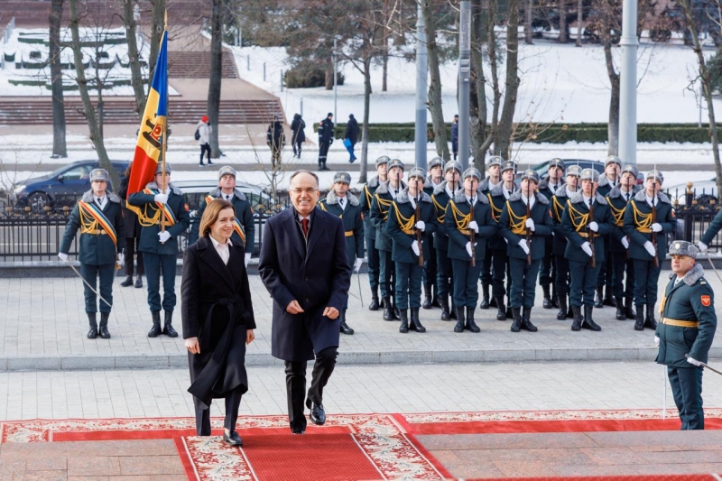 Prima vizită prezidențială în peste 20 de ani. Președintele Albaniei, primit la Chișinău de Maia Sandu: „Suntem două țări unite de același viitor european”