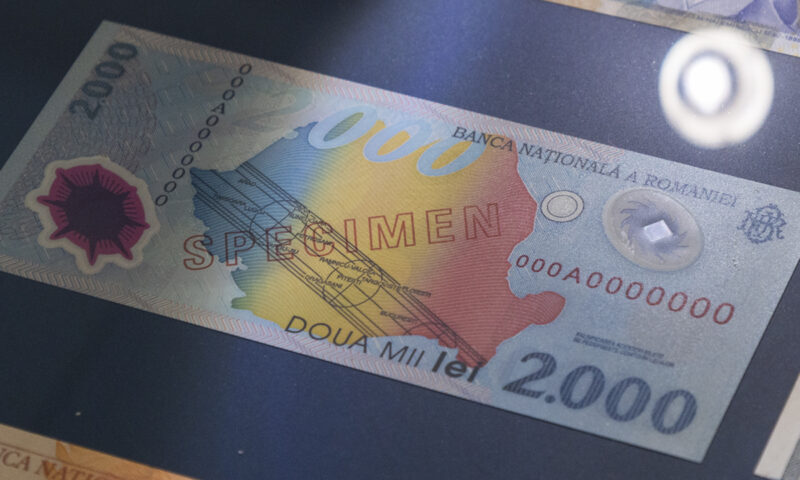 Bancnota de 2.000 de lei din 1999 cu eclipsa, din nou căutată. Cu cât este pusă la vânzare