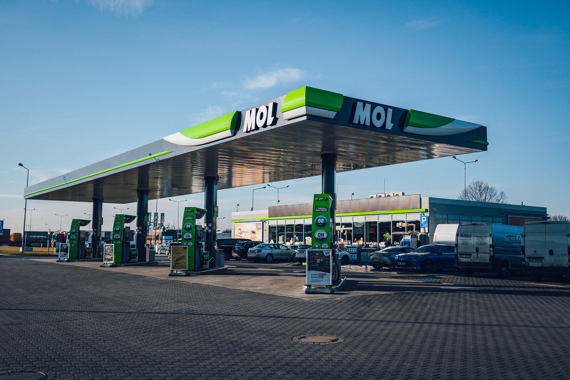 Grupul MOL preia pachetul majoritar al NIS de la Gazprom. Va deține 56,15% din participația companiei sârbe