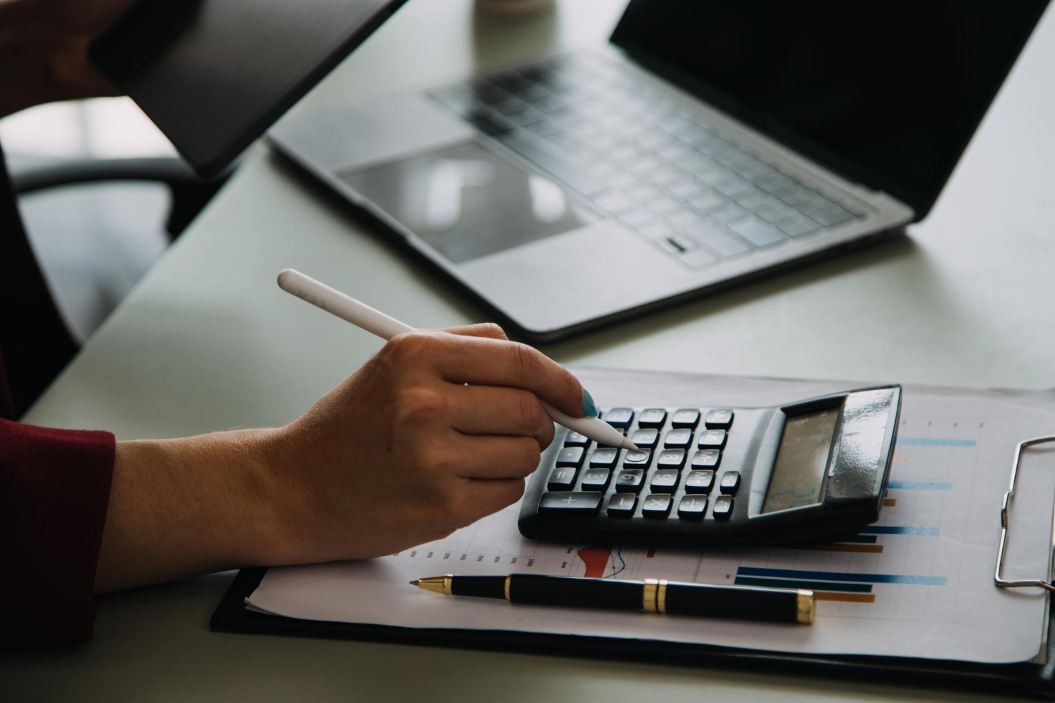 Lista rușinii pentru românii cu restanțe fiscale. Cum se calculează pragul de intrare de 1.200 de lei