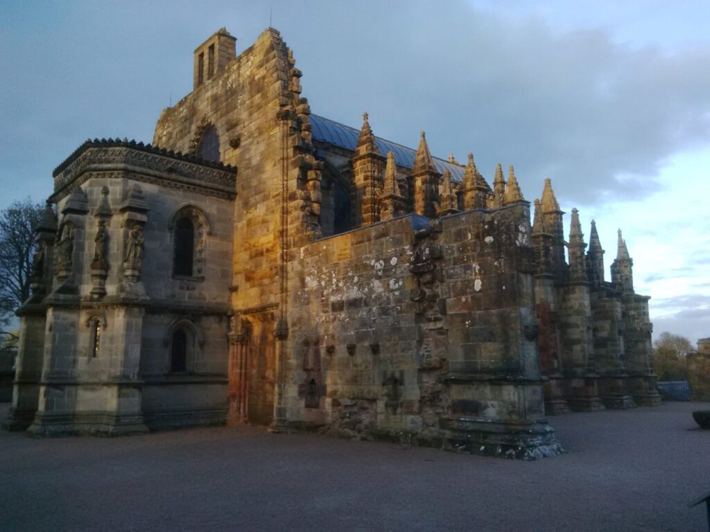 Sfântul Graal ar putea fi în Capela Rosslyn din Scoția, potrivit celor mai recente speculații