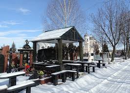 Mită la cel mai mare cimitir din Europa. Funcționari și un preot, trimiși în judecată pentru prejudicii de peste 200.000 de lei