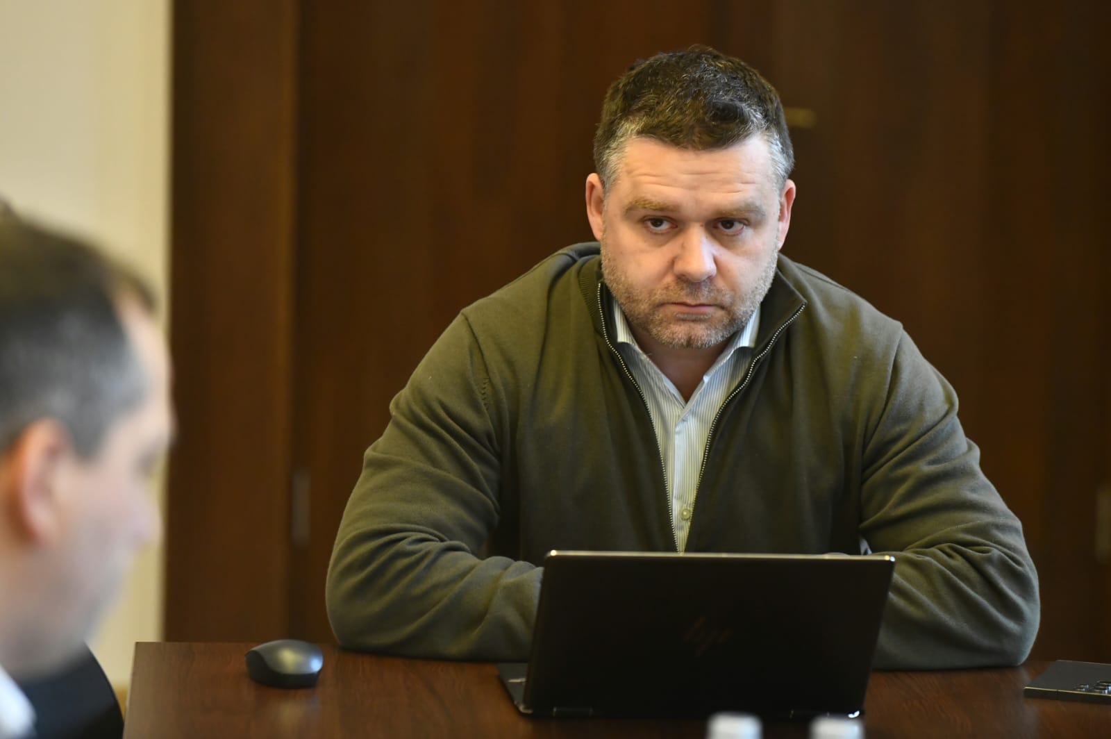 Comasări și tăieri de posturi la Primăria București. 170 de angajați vor fi trimiși acasă