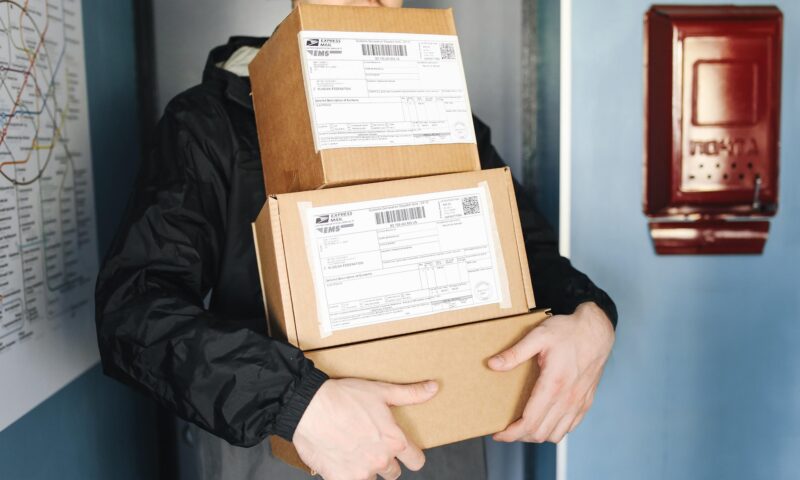 Taxa pentru coletele din afara UE se schimbă. Se pregătesc noi reguli de taxare