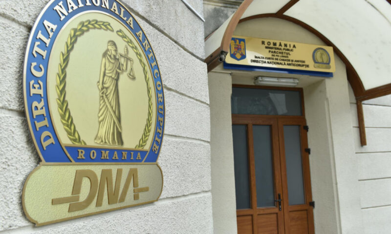 Rețineri în lanț la CJ Bistrița-Năsăud. Funcționari și oameni de afaceri acuzați de DNA de mită și abuz în serviciu