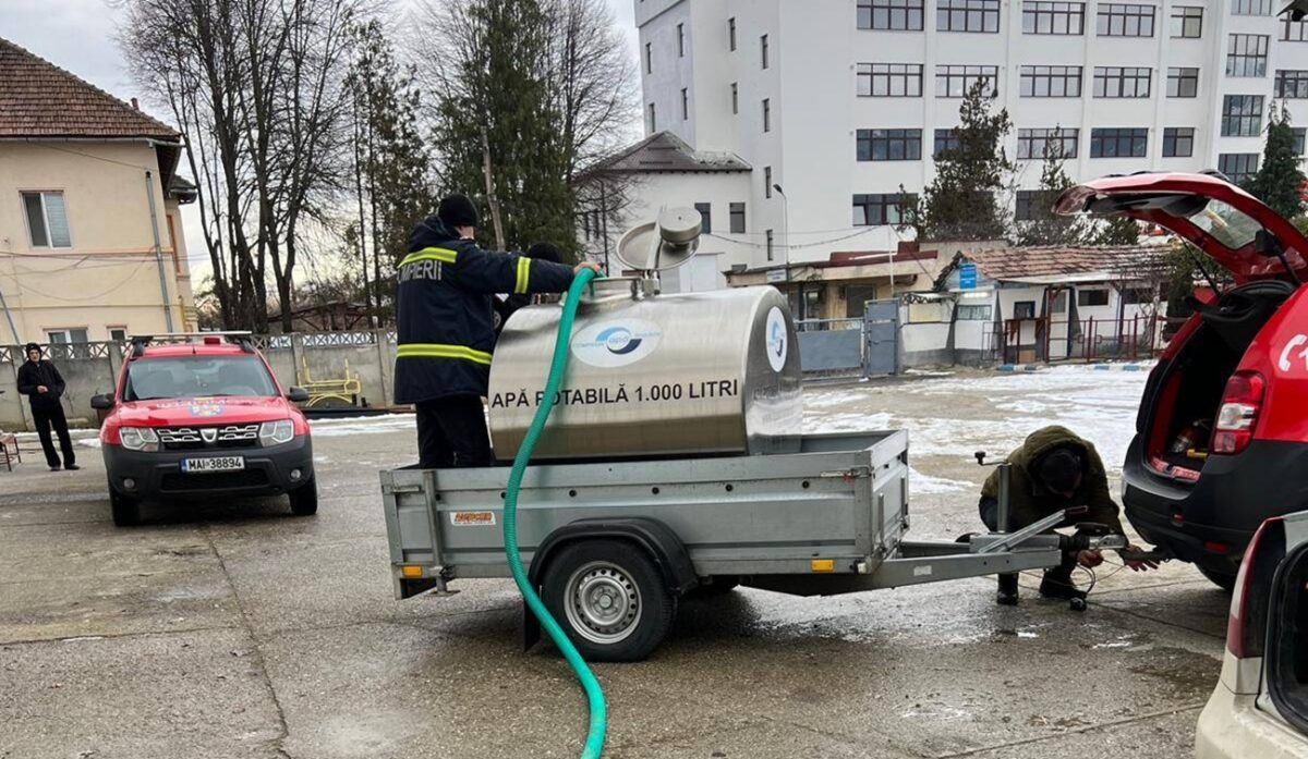 Peste 11.000 de oameni au rămas fără apă potabilă. DSU intervine în patru localități din Brașov