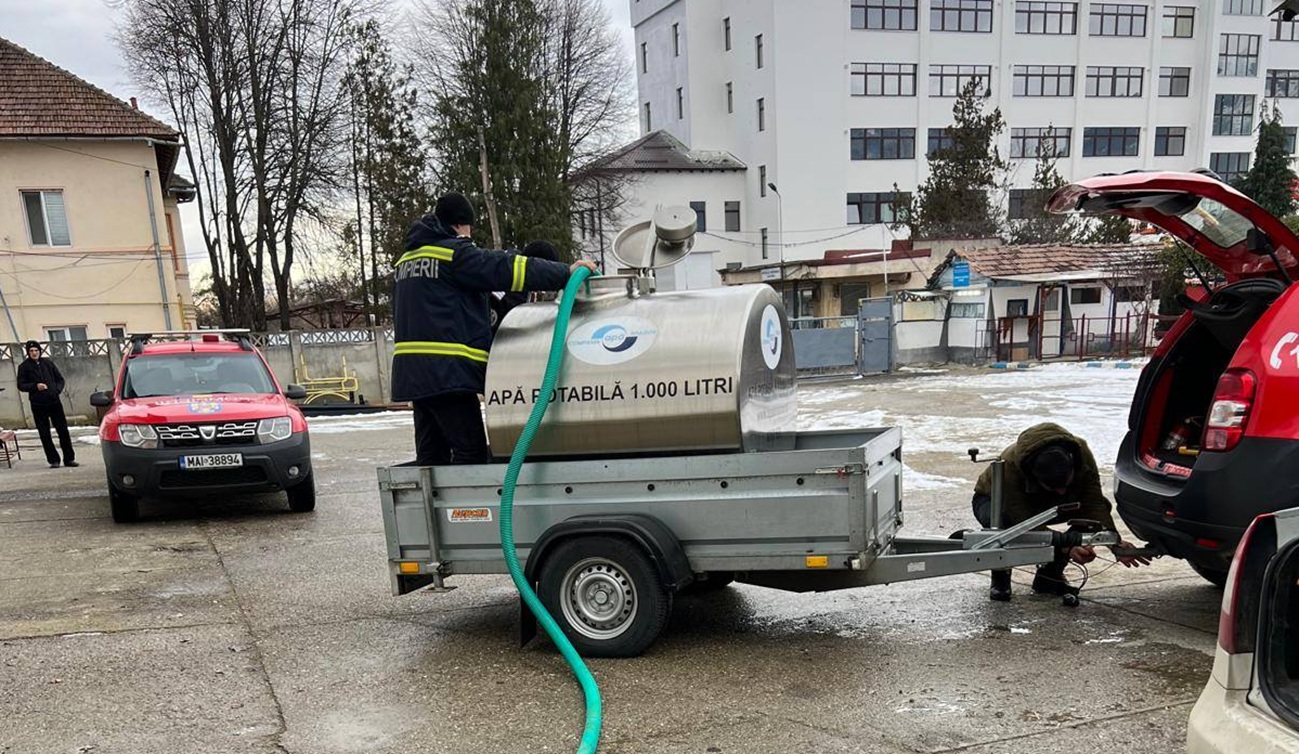 Peste 11.000 de oameni au rămas fără apă potabilă. DSU intervine în patru localități din Brașov