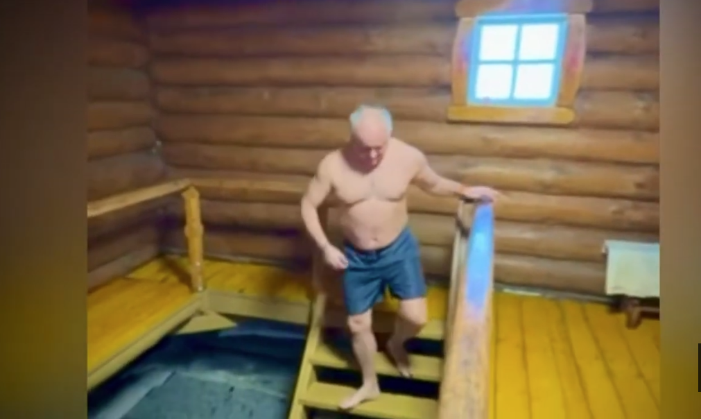 Igor Dodon, după ce s-a scăldat în apă ca gheaţa: Biserica Ortodoxă din Moldova, parte integrantă a Bisericii Ortodoxe Ruse