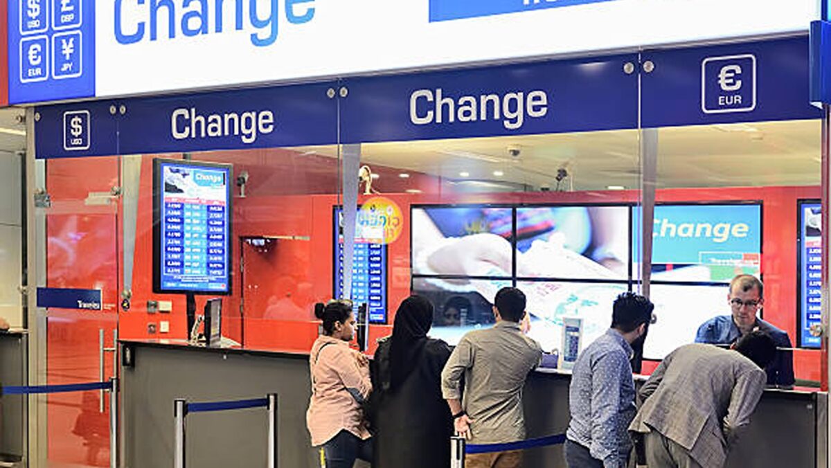 Euro a luat-o înaintea previziunilor. Unde a ajuns la 5, 5 lei