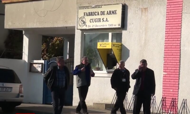 Un nou protest la Fabrica de Arme Cugir. Muncitorii nu și-au primit salariile