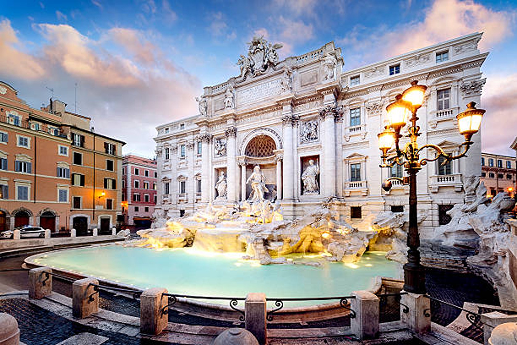 Turiștii care vor să se apropie de Fontana di Trevi trebuie să plătească doi euro