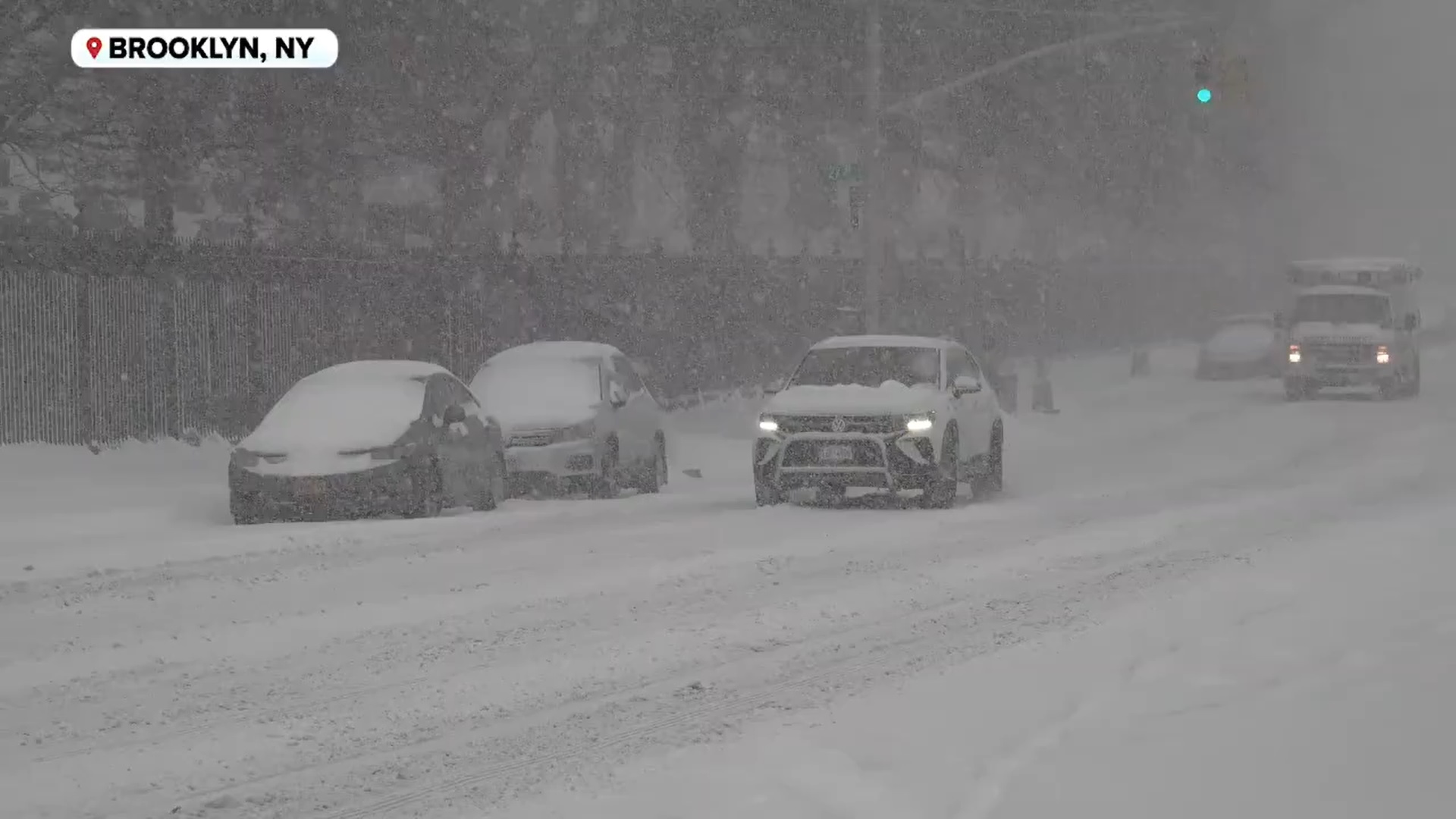 Zăpada și gheața paralizează state întregi din SUA. Mii de locuințe afectate de penele de curent