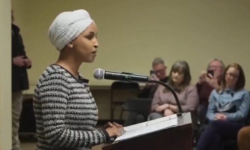 „Al unsprezecelea Război Mondial”. Democrata Ilhan Omar, ținta tuturor glumelor pe internet