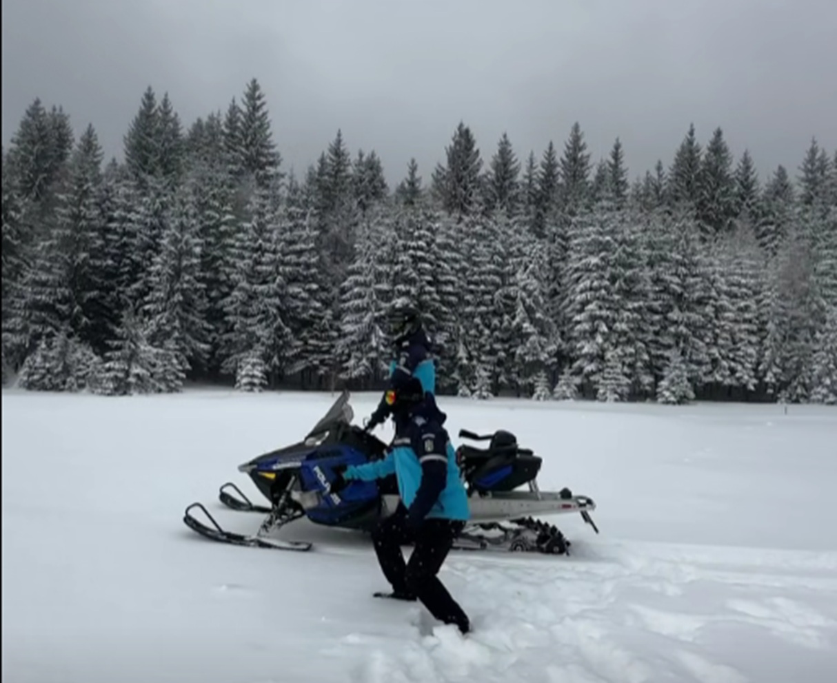 Jandarmii montani, experiment la -17 grade în Harghita: Aceasta este temperatura din biroul jandarmilor