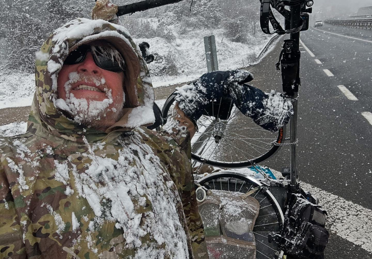 Povestea omului care a făcut ocolul Pământului în 27 de ani. Care a fost cel mai greu moment al aventurii sale