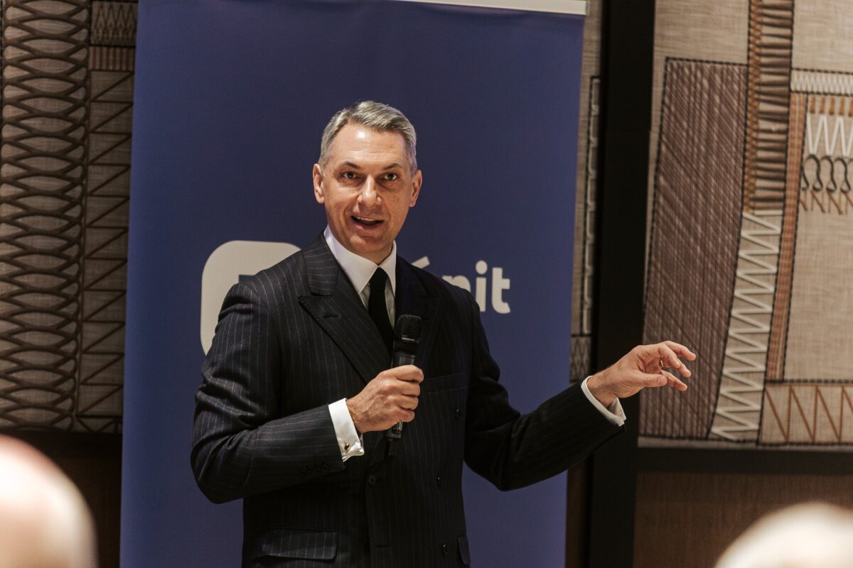 Scandal politic în Ungaria. Ministrul transporturilor a declarat că romii ar trebui „să frece toaletele murdare”